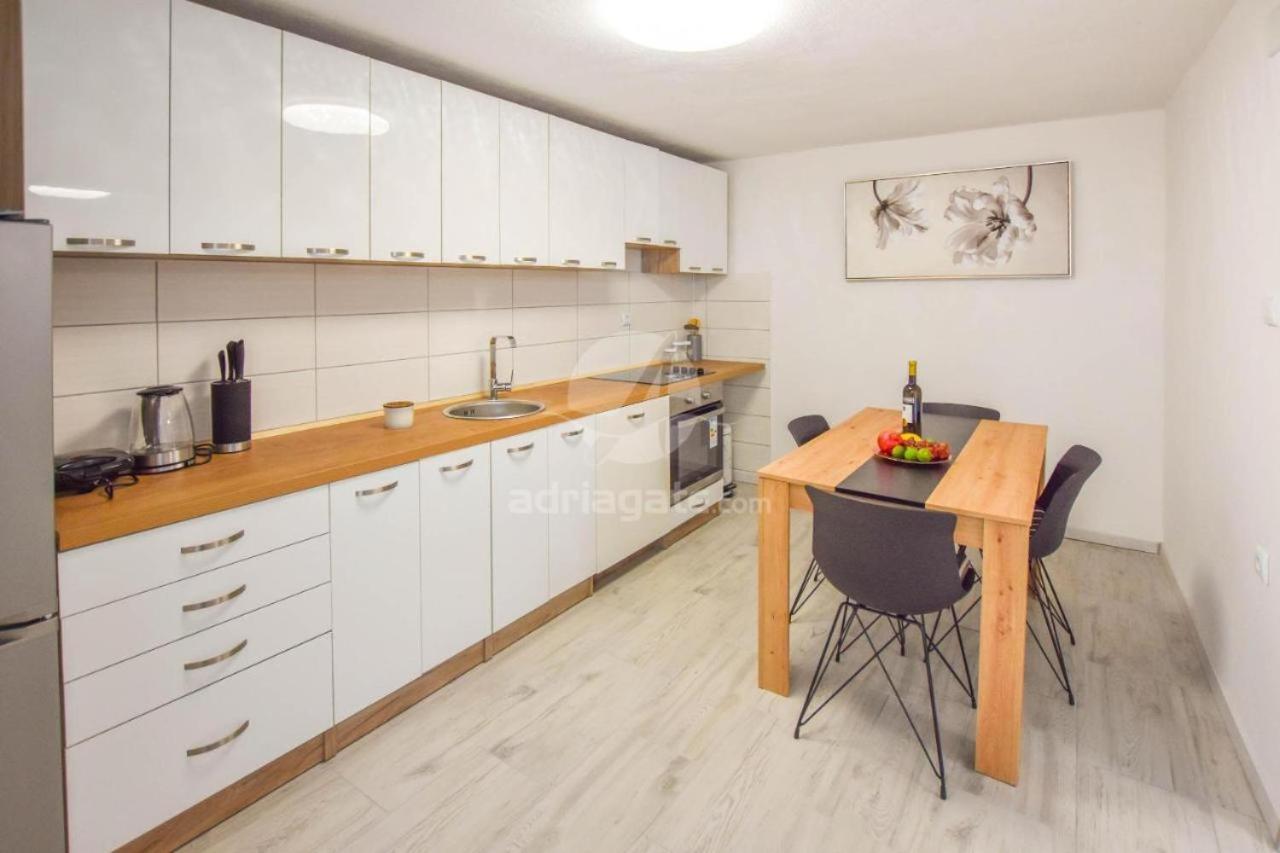 Suite Apartment Toni Poljana  المظهر الخارجي الصورة