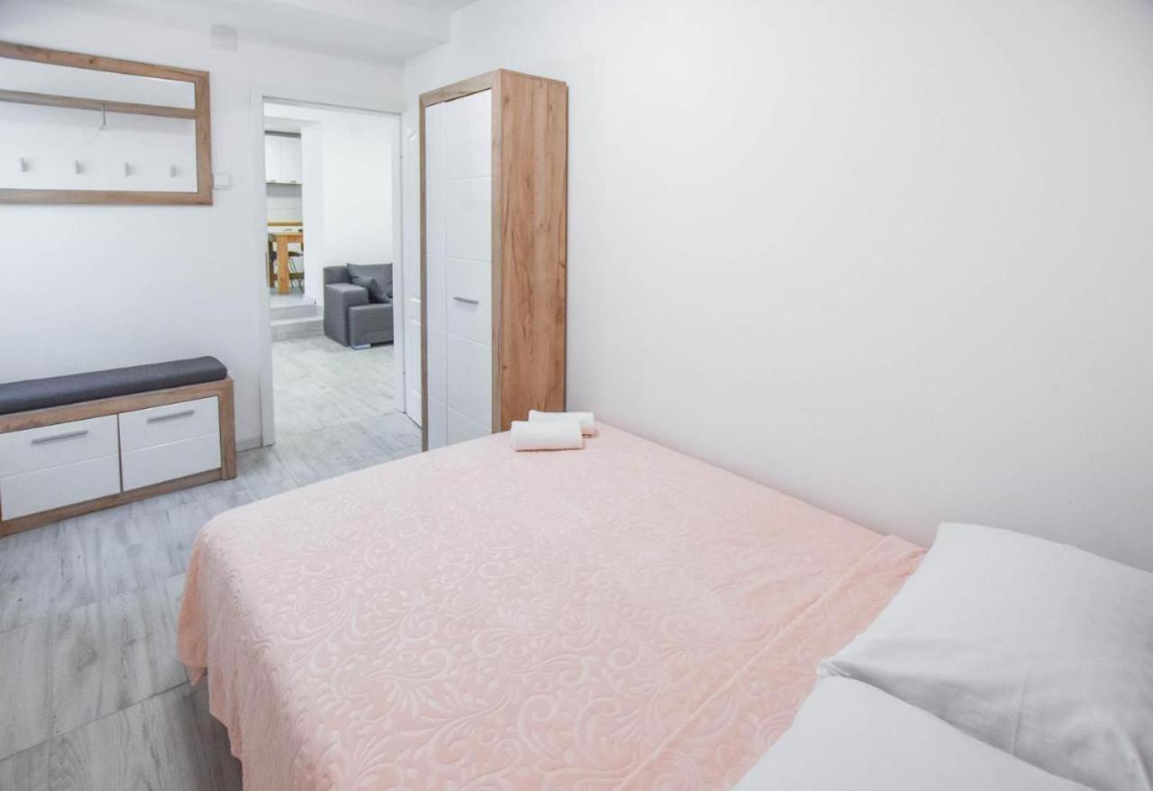 Suite Apartment Toni Poljana  المظهر الخارجي الصورة